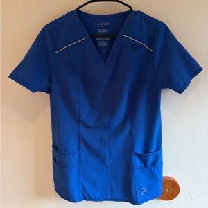 Jaanuu scrub top